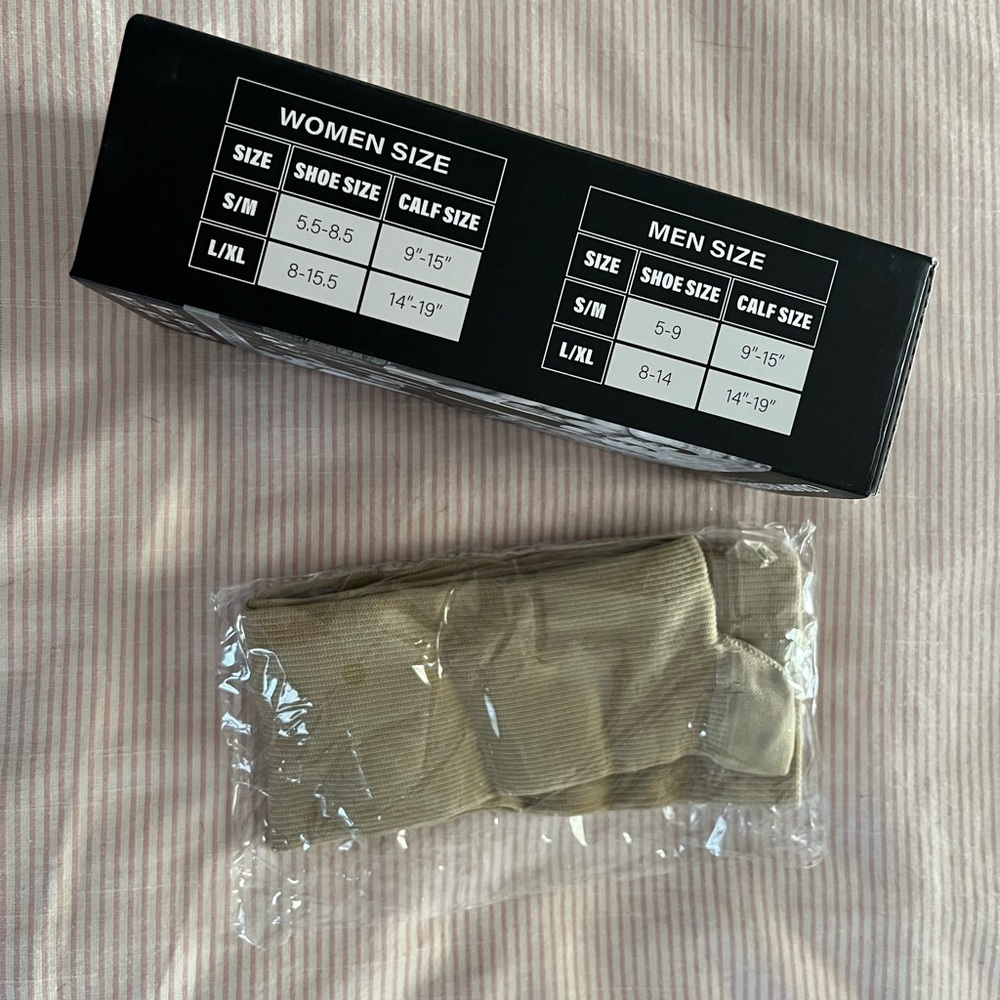 NWT - Compression Socks for Women & Men Circulation 15-20 mmHg (2 Pairs in Box) - Picture 4 of 6